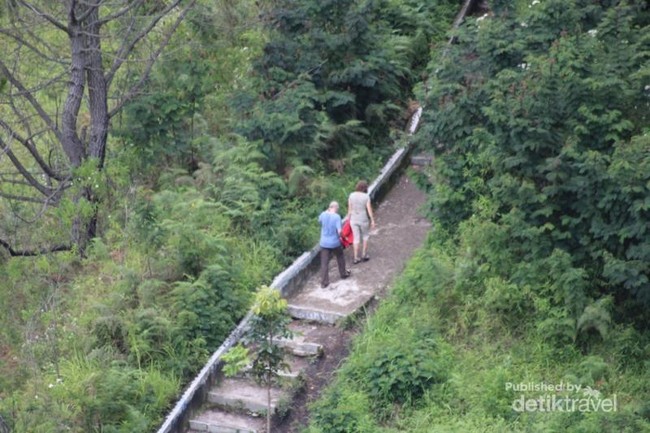 Air Terjun Berbentuk Pisau di Sumatera Utara