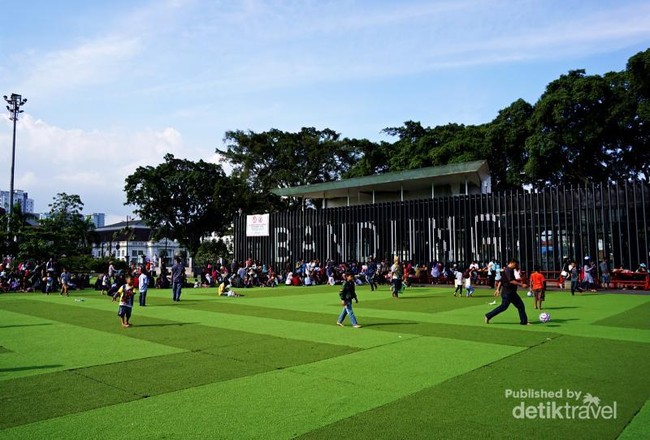 Alun-alun Bandung Memang Keren!