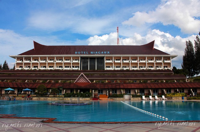 Antara Parapat dan Ambarita