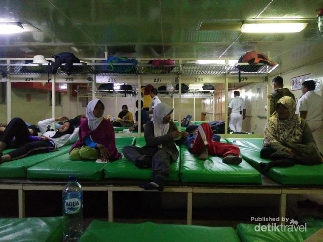 Asyiknya Liburan ke Karimunjawa Naik Kapal Pelni