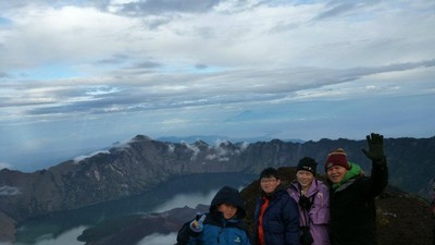 Asyiknya Mendaki Gunung Rinjani Bersama Keluarga