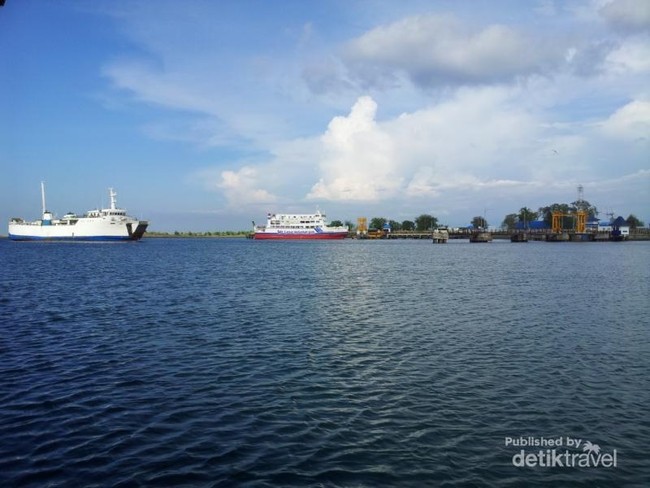 Asyiknya Naik Kapal Ferry dari Lombok ke Sumbawa