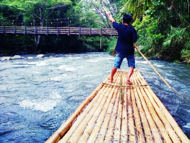 Bamboo Rafting & Liburan Seru di Loksado