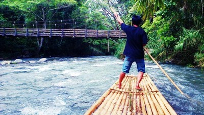 Bamboo Rafting & Liburan Seru di Loksado