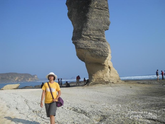 Batu Payung Nan Unik di Lombok
