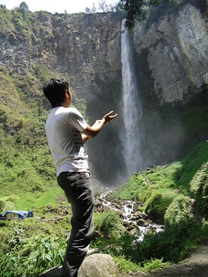Beautiful Sipiso-piso Waterfall