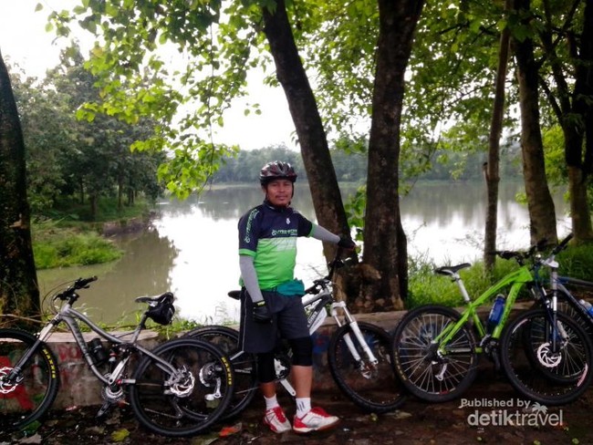 Beda! Naik Gunung dengan Sepeda di Bogor