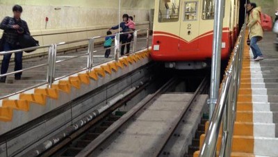Begini Rasanya Naik Kereta Gantung di Pegunungan Bersalju Jepang