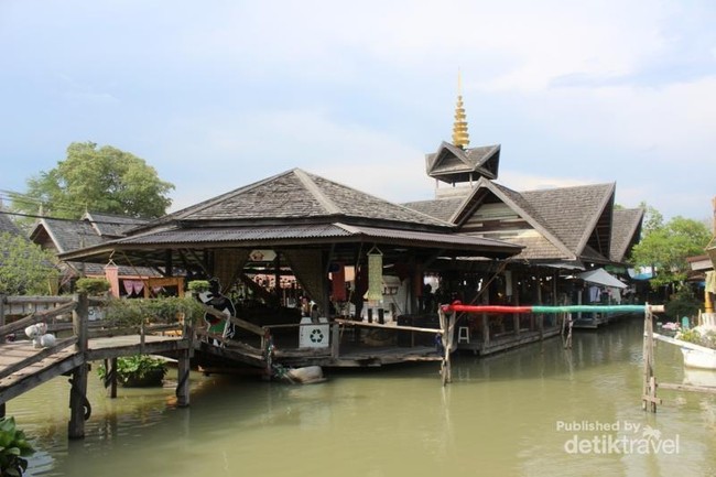 Belanja Seru di Pasar Apung Pattaya, Thailand