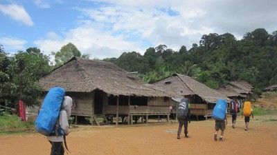 Berdiri di Megahnya Puncak Tertinggi di Maluku