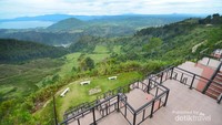 Hamparan pemandangan indah Danau Toba yang memanjakan mata.
