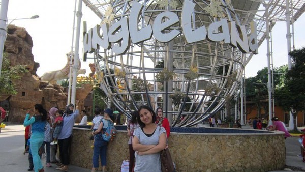 Bertemu T-Rex di Jungleland, Sentul
