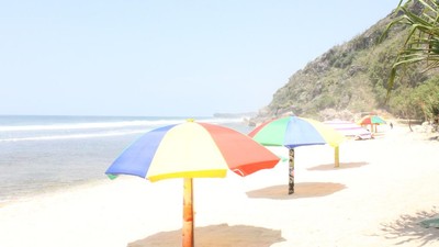 Bibir Pantai Pok Tunggal yang Aduhai