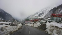 Jalanan di Sonamarg  viewnya secantik ini,