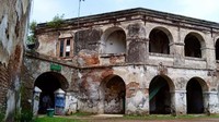 Indahnya arsitektur peninggalan kolonial Belanda dengan ciri khas jendela besar