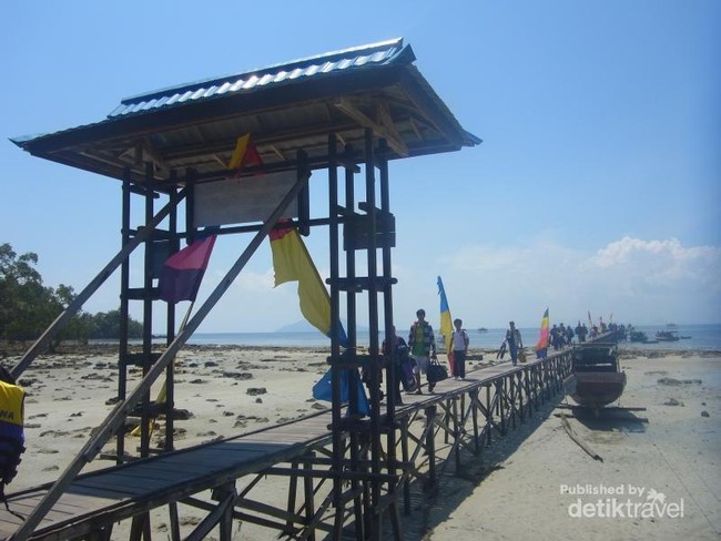 Byur! Snorkeling Sore-sore di Lemukutan, Kalbar