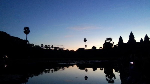 Cantiknya Sunrise Khas Indochina di Angkor Wat