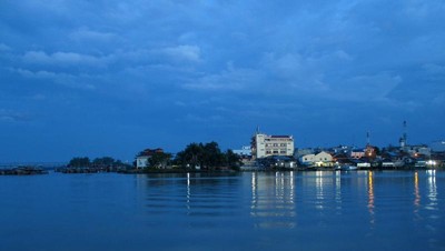 Cantiknya Tanjung Balai, Kota di Antara Dua Tepian Sungai