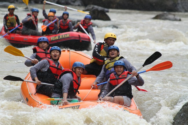 Cicipi Jeram Sungai Cicatih, Sukabumi