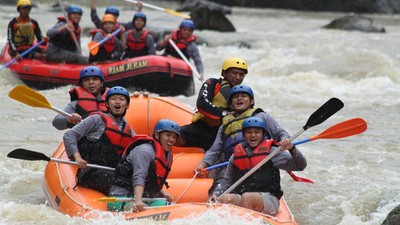 Cicipi Jeram Sungai Cicatih, Sukabumi