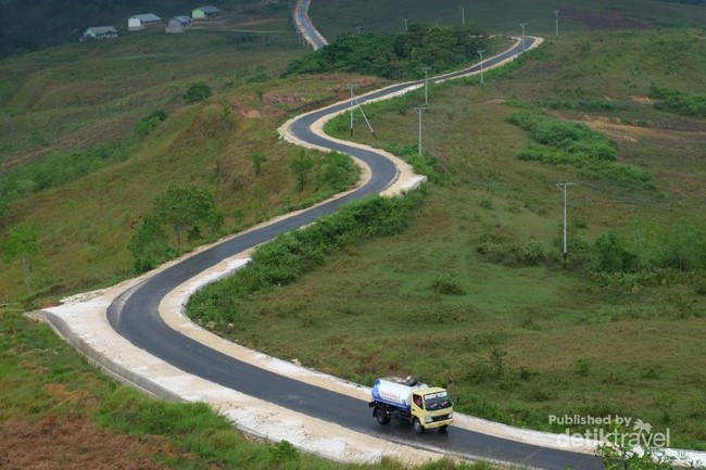 Coba Tebak, Jalanan Meliak-liuk yang Kece Ini Ada di Mana?