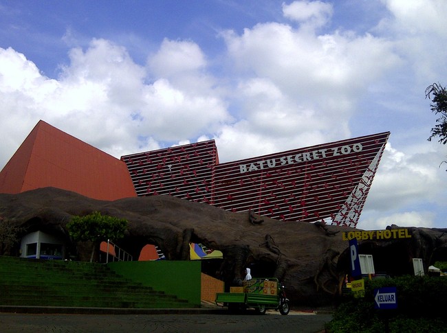 Dari Hotel Pohon Sampai Beruang Kutub, Ada di Batu Secret Zoo