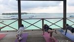 Di Maldives, Menikmati Sunset Asyiknya Sambil Yoga