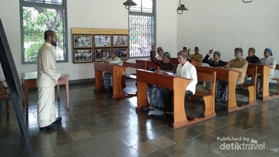 Di Masa Lalu, Beskap Jadi Seragam Para Calon Dokter