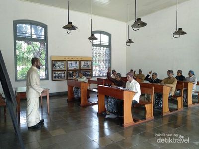 Di Masa Lalu, Beskap Jadi Seragam Para Calon Dokter
