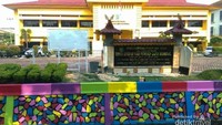 Kolam warna di depan Kantor Dinas ESDM Provinsi Riau.