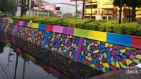Penampakan Kolam Warna di depan Kantor ESDM Provinsi Riau.
