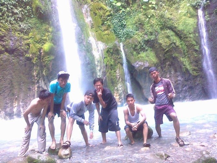 Dwi Warna Waterfall
