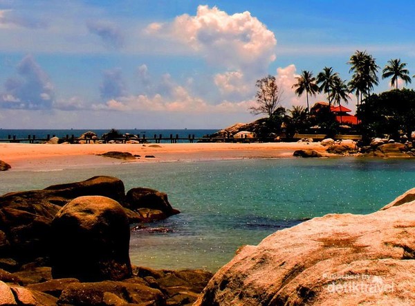 Eksotisme Pantai Parai di Timur Pulau Bangka