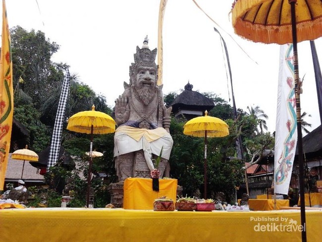 Eksotisme Pura Gunung Raung di Bali
