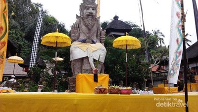 Eksotisme Pura Gunung Raung di Bali