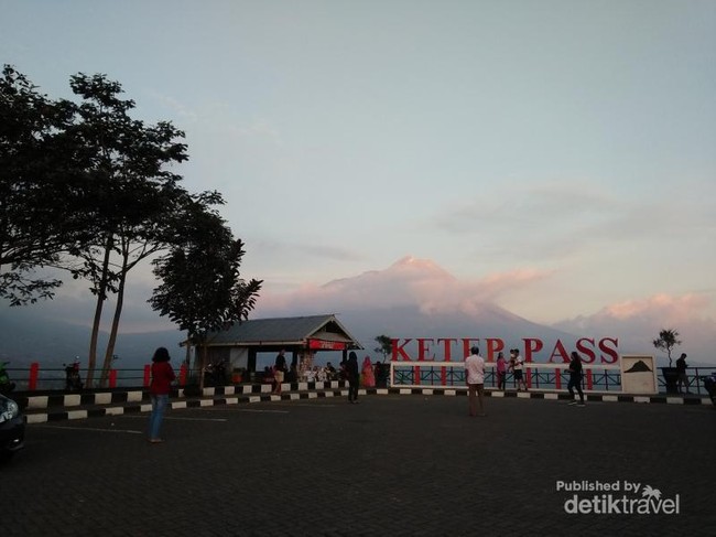 Foto: Betah Berlama-lama di Ketep Pass
