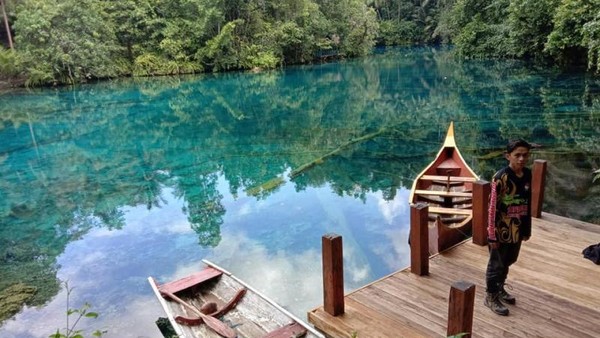 Foto: Danau Cermin yang Menakjubkan di Banggai Kepulauan