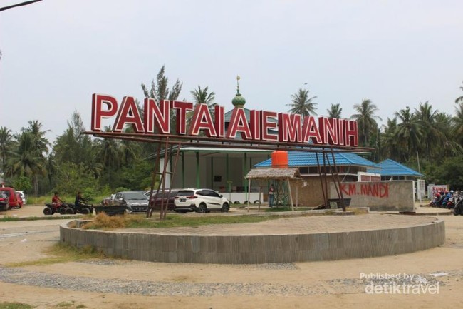 Foto: Penampakan Batu Malin Kundang