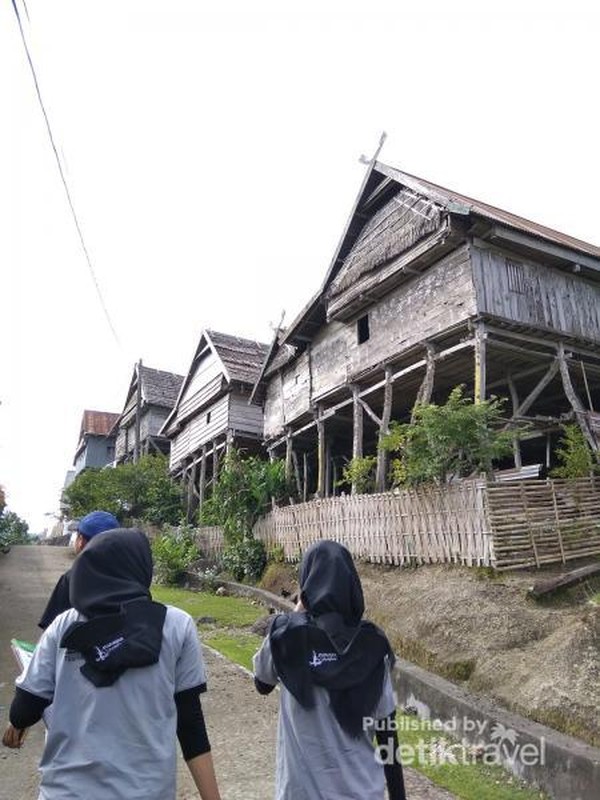 Kampung Tua Bitombang, merupakan kampung tertua yang ada di Kabupaten Kepulauan Selayar berdasarkan hasil observasi kami (Prodi Manajemen Kepariwisataan, kampus Politeknik Pariwisata Negeri Makassar) selama 4 hari di sana. Kampung Tua Bitombang, merupakan kampung tertua yang ada di Kabupaten Kepulauan Selayar berdasarkan hasil observasi kami (Prodi Manajemen Kepariwisataan, kampus Politeknik Pariwisata Negeri Makassar) selama 4 hari di sana.