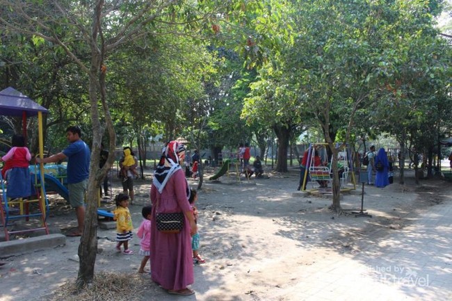 Foto: Taman yang Asri Buat Keluarga di Solo