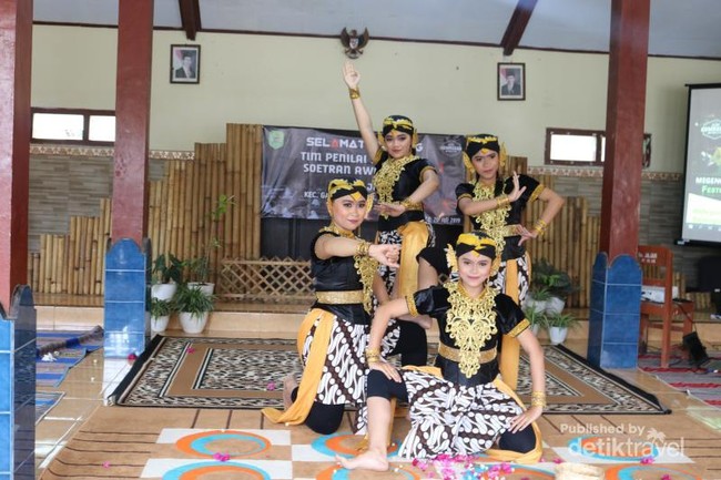 Foto Wisata ke Desa Penari, Trenggalek