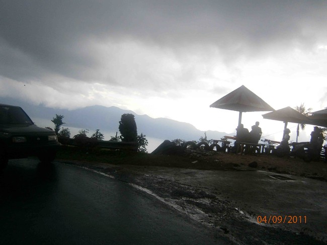 Gagahnya Danau Maninjau di Sumatera Barat