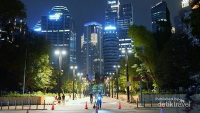 GBK Senayan Saat Malam, Cantik Ya!