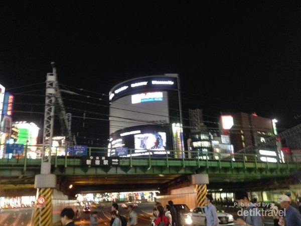 Geliat Sibuk Kota Tokyo di Malam Hari