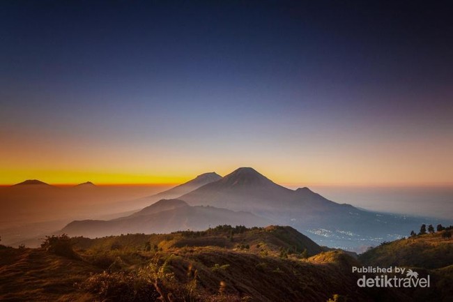 Golden Sunrise Cantik di Gunung Prau & Sikunir