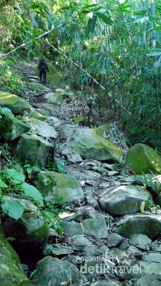 Gunung Lembu, Tempatnya Pemandangan Cantik di Purwakarta