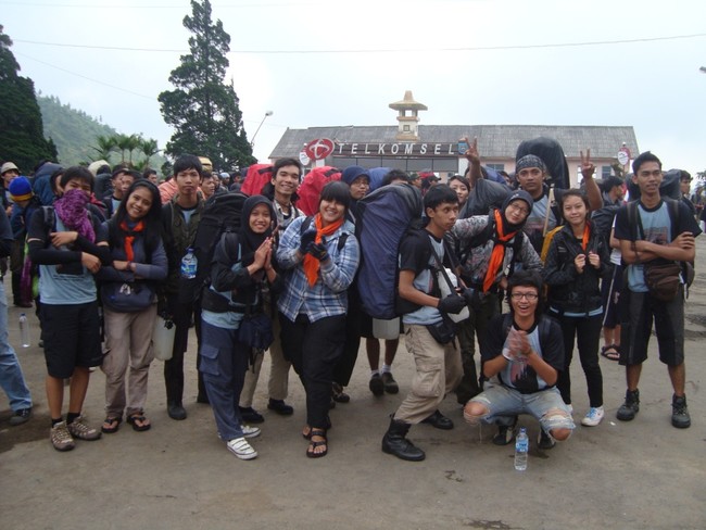 Gunung Slamet yang Mempertemukan Kami