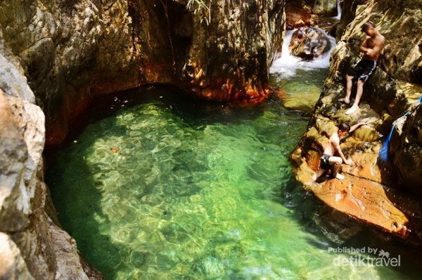 Hiking Seru Ke Curug Leuwi Hejo Di Sentul Bogor