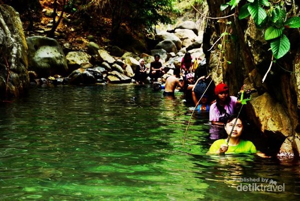 Hiking Seru Ke Curug Leuwi Hejo Di Sentul Bogor