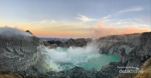 Ijen yang Epik, dari Panoramanya Sampai Api Biru